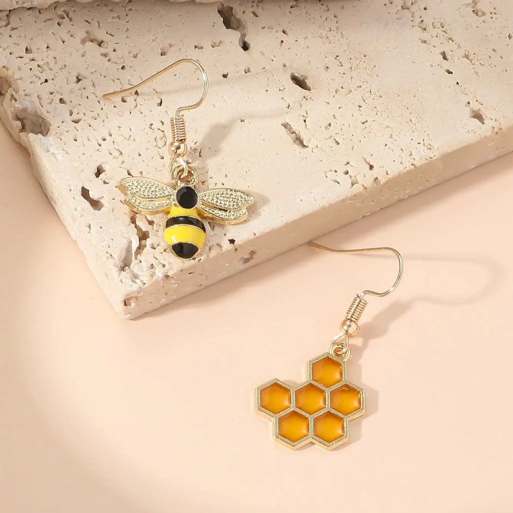 2 Pieces Insect Yellow Bee Earrings Women Simple Fashion Casual